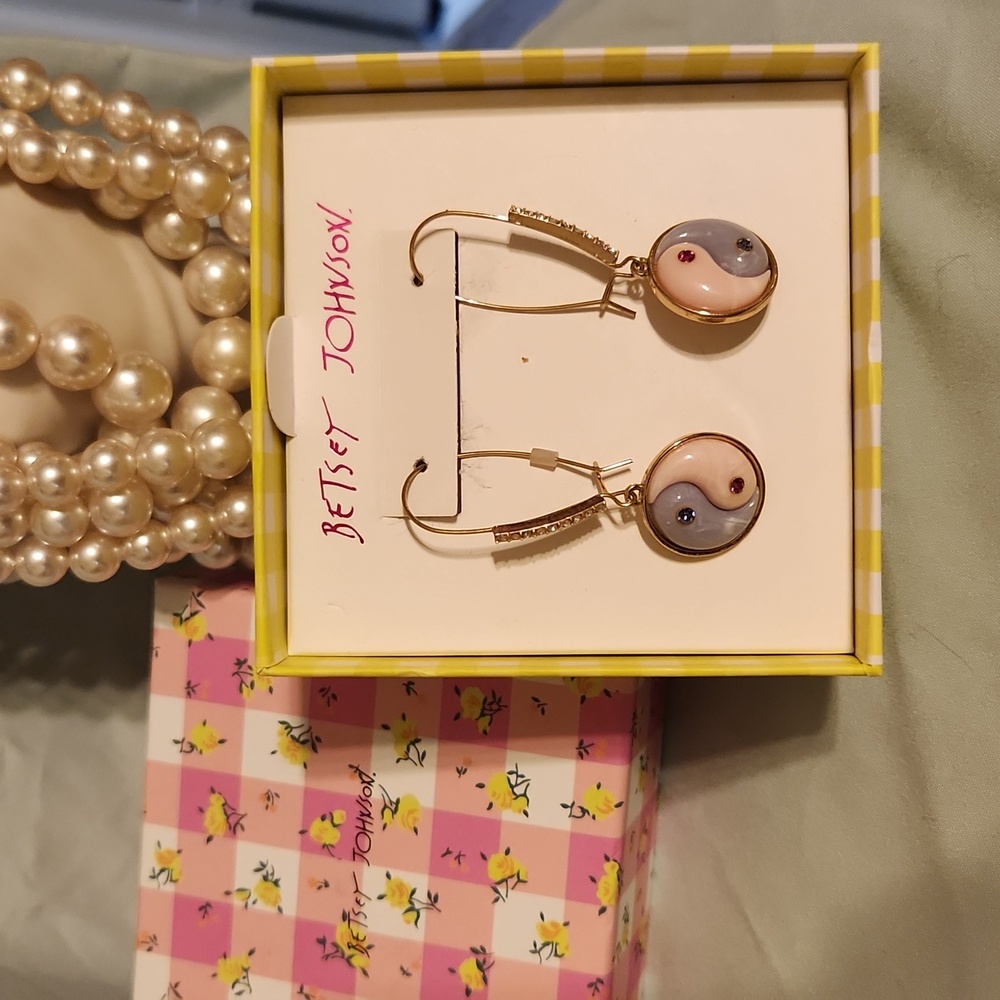 Betsey Johnson Yin Yang drop earrings